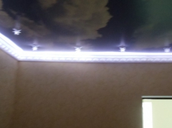 Подсветка лестницы и потолка в помещении